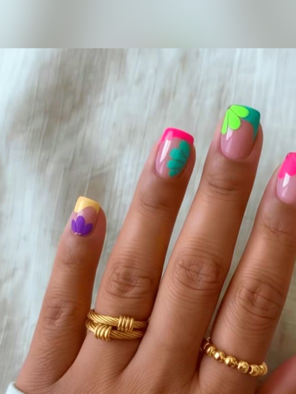 Press-on Tropical Floral Design Nails NIP